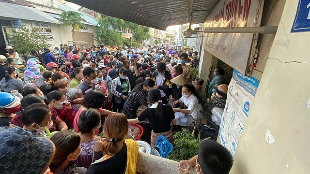 ទីផ្សារពិសេសរបស់ជនជាតិវៀតណាម ជំនួសលុយវិញ គេជួញដូរជាមួយ... ស្លឹកឈើ ទីផ្សារពិសេសរបស់ជនជាតិវៀតណាម ជំនួសលុយវិញ គេជួញដូរជាមួយ... ស្លឹកឈើ
