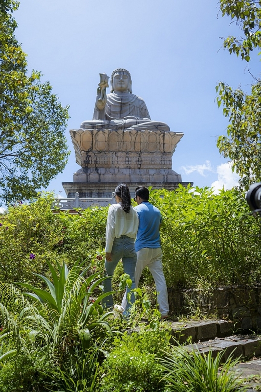 ទេសភាពដ៏ស្រស់បំព្រងនៅវត្ត Truc Lam Bach Ma