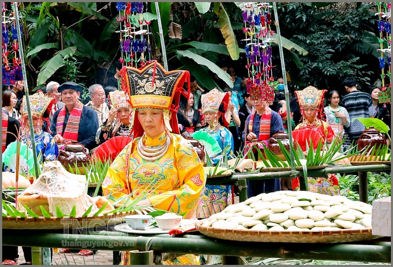 ពិធីបុណ្យស្រូវថ្មីប្លែករបស់ជនជាតិតៃ