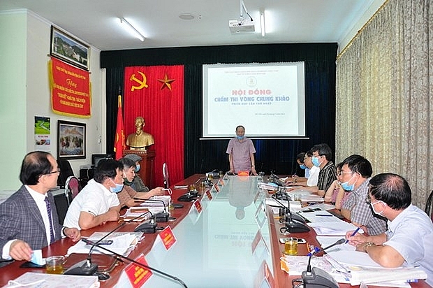 វណ្ណកម្មឆ្នើមចំនួន៣៣ ត្រូវបានប្រគល់ពានរង្វាន់អ្នកសារព័ត៌មានលើប្រធានបទគ្រោះមហន្តរាយសារជាតិគីមីពុលពណ៌លឿងទុំនៅវៀតណាម