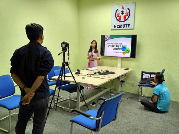 COVID-19 creates opportunity for strengthening online teaching in Vietnam? covid 19 creates opportunity for strengthening online teaching in vietnam
