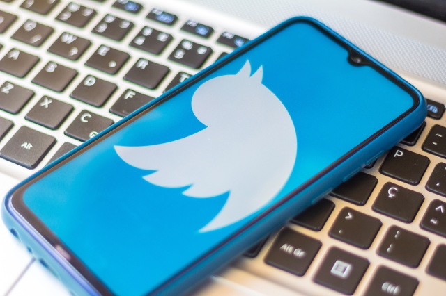 Twitter won’t say if hackers accessed user DMs after breach 0423 dims