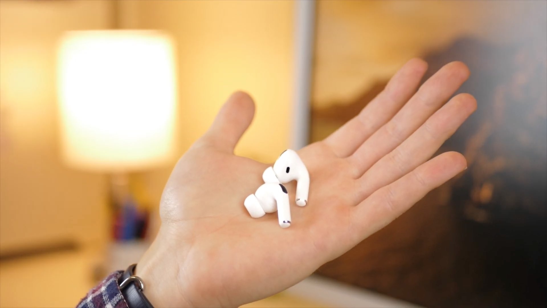 undefined 1243 airpods pro teaser 010