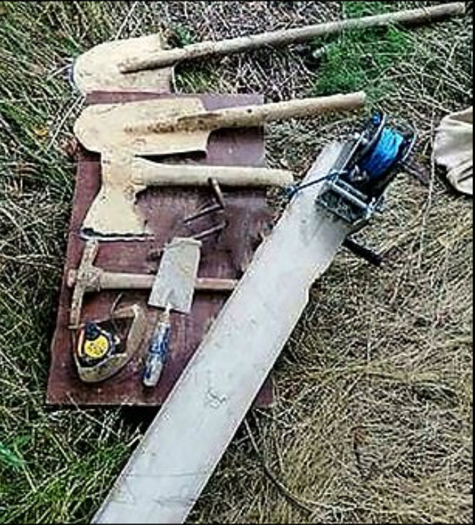 Tools used in the dig. Photo: Daily Mail 3025 capture