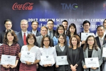 us ambassador presents 20 new amcham scholars