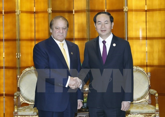 President holds bilateral meetings on fringes of Belt and Road Forum