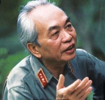 Bilingual book on General Vo Nguyen Giap introduced in Hanoi