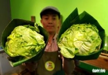Saigon grocery store shuns plastics to wrap products in banana leaves