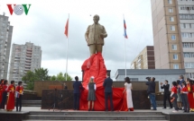 hanoi officials pay tribute to lenin on his birthday