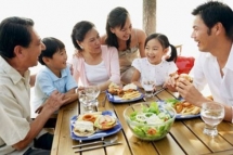 introducing vietnamese family tradition in the western czech republic