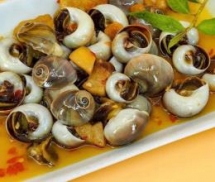 Try tasty snail dishes in Vietnam