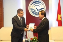 Vietnam, Hungary step up ICT cooperation