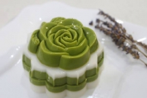 vietnamese snapping up traditional by jelly mooncake