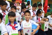 1000 pairs of shoes delivered to mountainous areas needy people