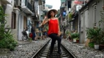 Hanoi to shut down café shops along railway tracks
