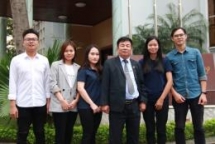 vietnam needs tougher regulations on single use plastic bags official
