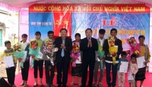 more than 50 lao nationals gain vietnamese citizenship