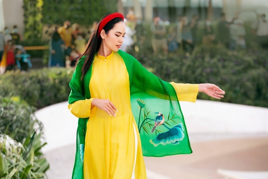 Вьетнамский показ мод «сияет» на World EXPO