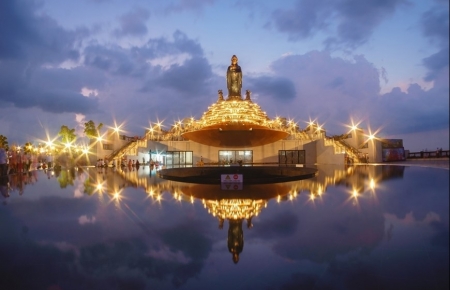 Тэйнинь: Самая высокая бронзовая статуя Будды в Азии на вершине горы Баден