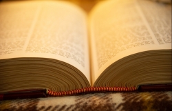 Молодой житель Ханоя и его любовь к ручному переплету книг