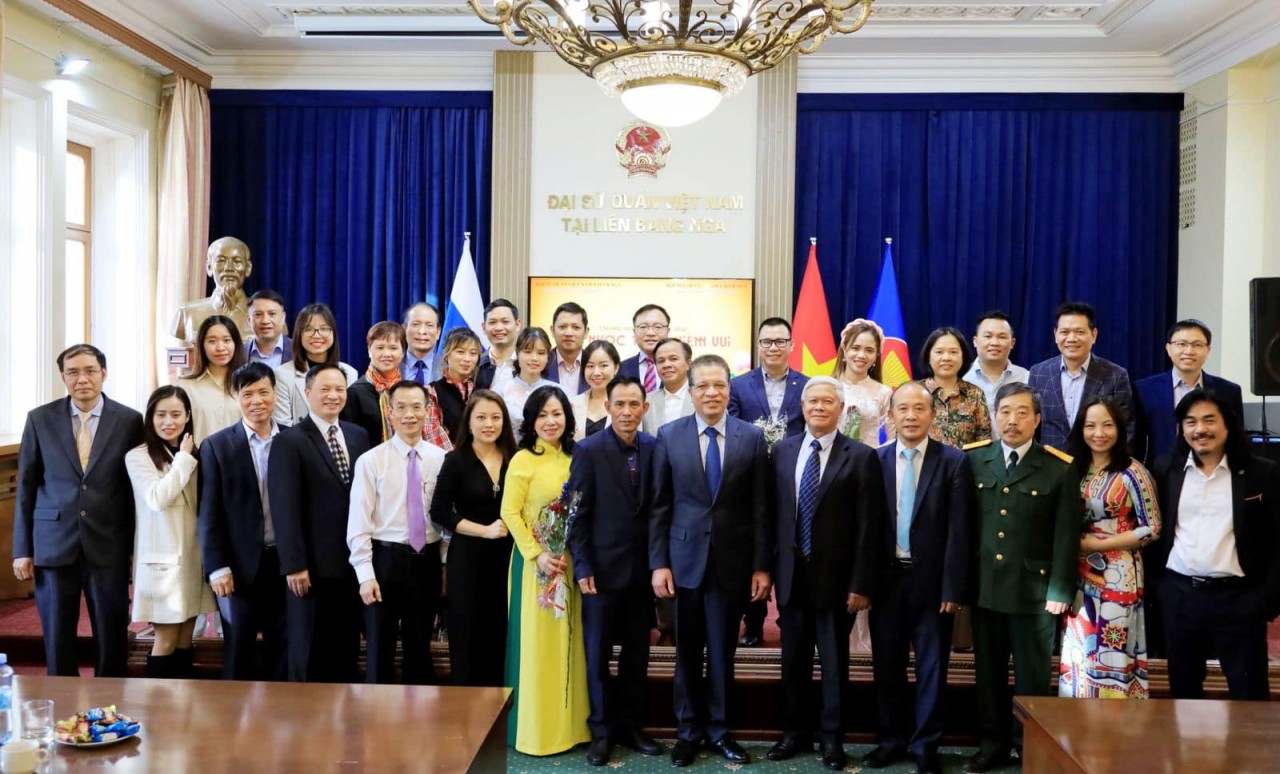 Kiều bào tại Nga kỷ niệm 47 năm Ngày giải phóng miền Nam, thống nhất đất nước Kiều bào tại Nga kỷ niệm 47 năm Ngày giải phóng miền Nam, thống nhất đất nước