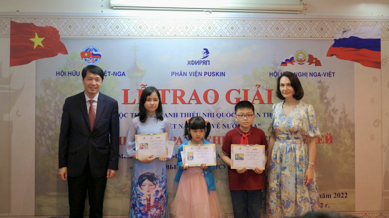 Trao giải Cuộc thi vẽ tranh quốc tế “Em vẽ Việt Nam - Em vẽ nước Nga” lần thứ 6 Trao giải Cuộc thi vẽ tranh quốc tế “Em vẽ Việt Nam - Em vẽ nước Nga” lần thứ 6