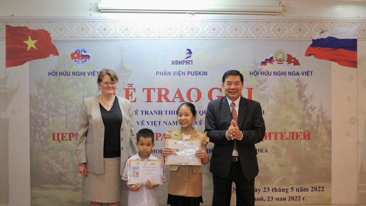 Trao giải Cuộc thi vẽ tranh quốc tế “Em vẽ Việt Nam - Em vẽ nước Nga” lần thứ 6 Trao giải Cuộc thi vẽ tranh quốc tế “Em vẽ Việt Nam - Em vẽ nước Nga” lần thứ 6