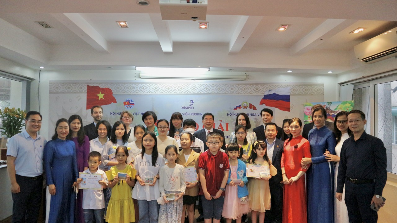 Trao giải Cuộc thi vẽ tranh quốc tế “Em vẽ Việt Nam - Em vẽ nước Nga” lần thứ 6 Trao giải Cuộc thi vẽ tranh quốc tế “Em vẽ Việt Nam - Em vẽ nước Nga” lần thứ 6