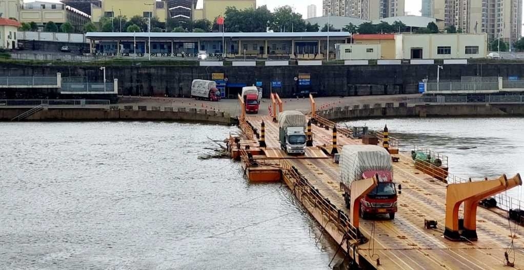 Куангнинь вновь открыл понтонный мост в Китай