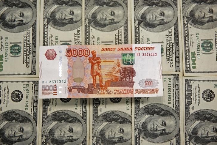 Доллар влияет на мировую экономику, но рубль становится самым сильным в мире Доллар влияет на мировую экономику, но рубль становится самым сильным в мире