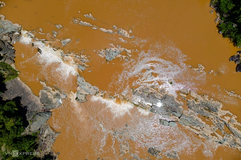 Водопад на границе между Вьетнамом и Лаосом Водопад на границе между Вьетнамом и Лаосом