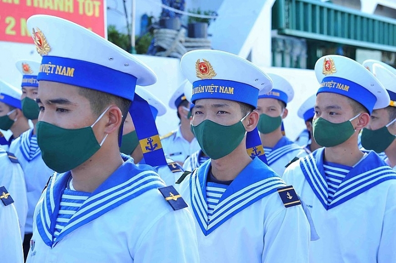 Корабли военно-морского флота отправились поздравить силы и жителей островного уезда Чыонгша с Тетом
