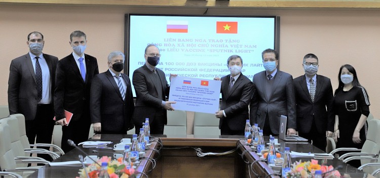 Liên bang Nga trao tặng 100 nghìn liều vaccine Sputnik Light cho Việt Nam