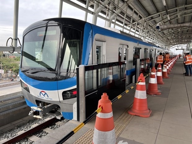 Поезд метро Хошимина отправляется в тестовый запуск Поезд метро Хошимина отправляется в тестовый запуск