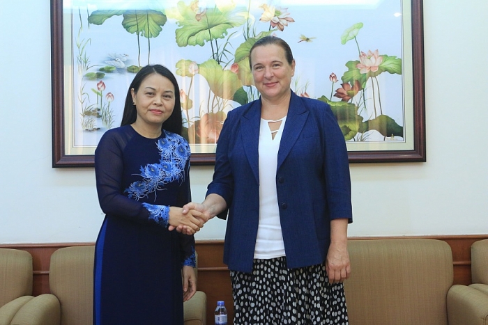 Giải quyết tranh chấp Biển Đông bằng biện pháp hoà bình chu tich quy quoc te con duong hoa binh viet nam o trong tim toi tu giay phut dau tien