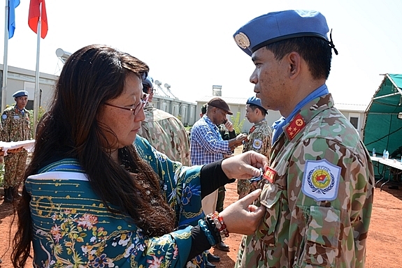 Trưởng căn cứ Bentiu - Phái bộ Gìn giữ hòa bình Liên hợp quốc tại Nam Sudan: Xin cảm ơn những con người đến từ Việt Nam! truong can cu bentiu phai bo gin giu hoa binh lien hop quoc tai nam sudan xin cam on nhung con nguoi den tu viet nam