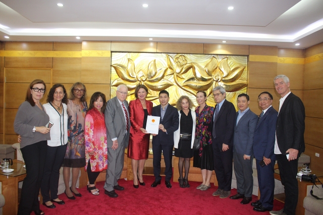 Roots of Peace muốn giúp Việt Nam "tăng tốc" trên đường "xóa dấu" bom mìn roots of peace muon giup viet nam tang toc tren duong xoa dau bom min