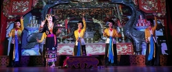 bon danh ca viet kieu hat vi nguoi ngheo o hoi an