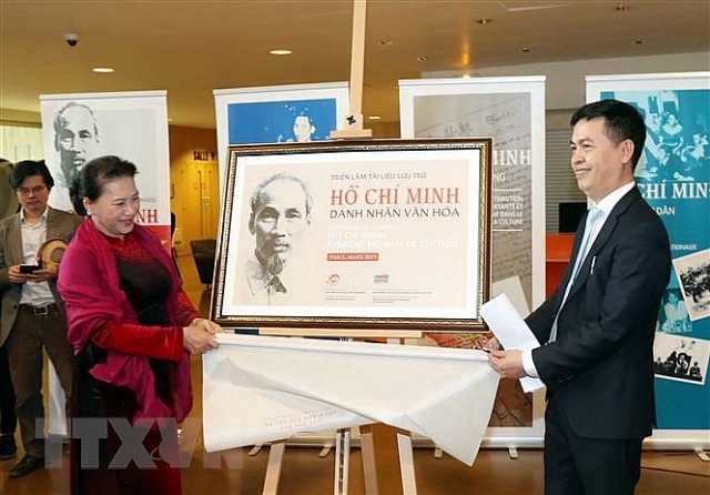 Chủ tịch Quốc hội gặp gỡ cộng đồng người Việt Nam tại Pháp chu tich quoc hoi gap go cong dong nguoi viet nam tai phap