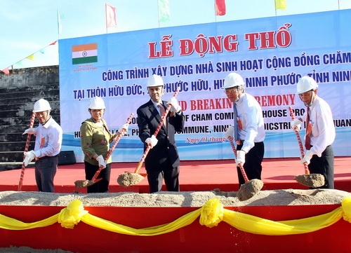Ninh Thuận đón hai món quà của chính phủ Ấn Độ