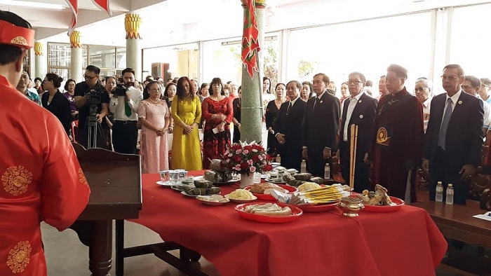 Giỗ Tổ Hùng Vương tại Lào, Thái Lan: Những khoảnh khắc thiêng liêng gio to hung vuong tai lao thai lan nhung khoanh khac thieng lieng