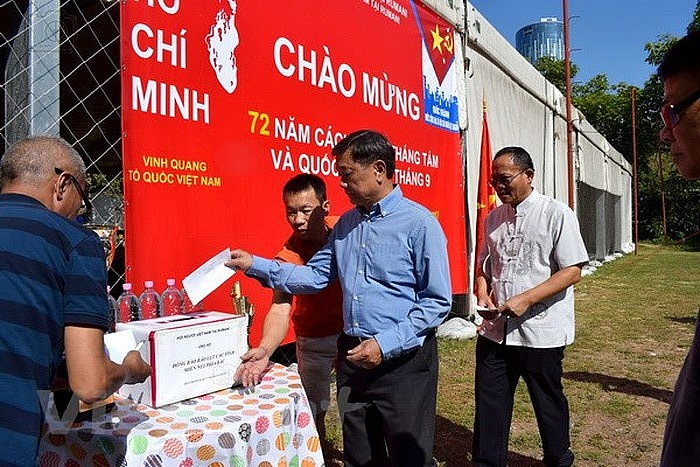 nguoi viet tai rumani cong dong nho y chi lon