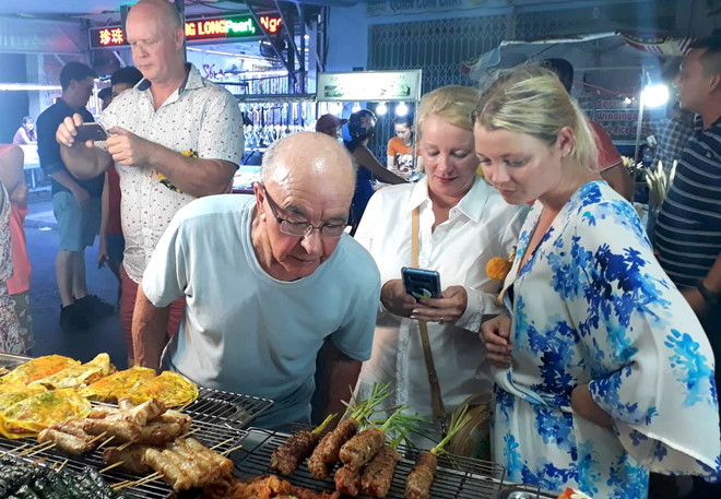 Tỉ phú Anh học làm bánh xèo ở miền Tây ti phu anh hoc lam banh xeo o mien tay