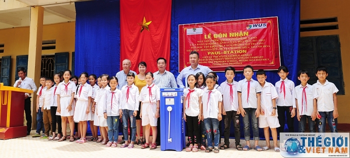 Đem nước sạch về nơi rốn lũ miền Trung dem nuoc sach ve noi ron lu mien trung