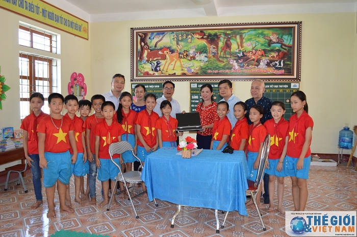 Đem nước sạch về nơi rốn lũ miền Trung dem nuoc sach ve noi ron lu mien trung
