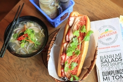 banh mi lam tu thanh long chi 6000 dong giai cuu nong san giua mua dich virus corona
