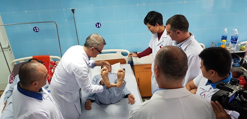 Đưa các bác sỹ Cuba sang Việt Nam trực tiếp khám chữa bệnh tphcm se ra mat chuoi phong kham da khoa do bac si cuba kham va dieu tri