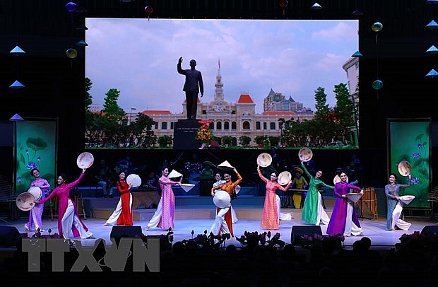 nam huu nghi viet nga soi dong voi hang tram hoat dong giao luu van hoa thuong mai