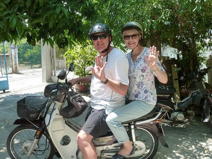 Một gia đình người Anh 17 năm giúp đỡ trẻ tự kỷ ở Việt Nam mot gia dinh nguoi anh 17 nam giup do tre tu ky o viet nam