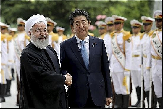 Thủ tướng Nhật Bản giúp "hạ nhiệt" căng thẳng Mỹ - Iran thu tuong nhat ban giup ha nhiet cang thang my iran